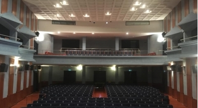 Carb&ograve;nia Capitali de sa Cultura 2021: s&agrave;budu 15 de Friaxu su de 5 at&oacute;bius de sa sa stagioni de prosa, m&uacute;suca e dantza Cedas portat in scena su spet&agrave;culu &ldquo;Riccardo 3: l&rsquo;avversario&rdquo;.