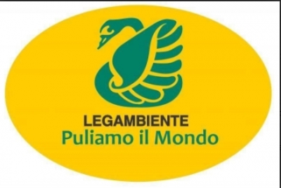 S&agrave;budu 10 de mesi de lad&agrave;mini in Carb&ograve;nia sa de cu&agrave;turu editzionis de "Puliamo il Mondo" cun sa partecipatzioni de is scolas e de is ass&ograve;tzius tzitadinus.