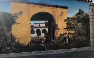 Ussaramanna e su &ldquo;benidori de sa mem&oacute;ria&rdquo;. Unu l&iacute;bburu nou e tres muralis.