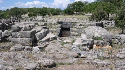 Serri. Stantziau dinai po 4 progetus. Unu museu archeol&oacute;gicu in bidda