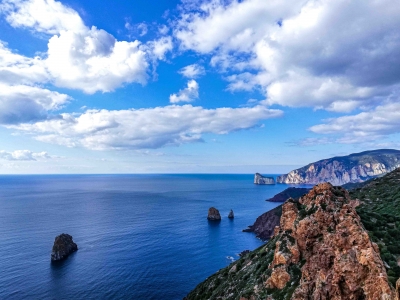 Igr&egrave;sias. Torrant a oberri is situs musealis e dom&igrave;niga si fait su trekking de N&egrave;bida in Masua